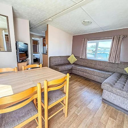 10 Berth Caravan For Hire At Seawick Holiday Park In Essex Ref 27102Sw แคลกตัน-ออน-ซี ภายนอก รูปภาพ