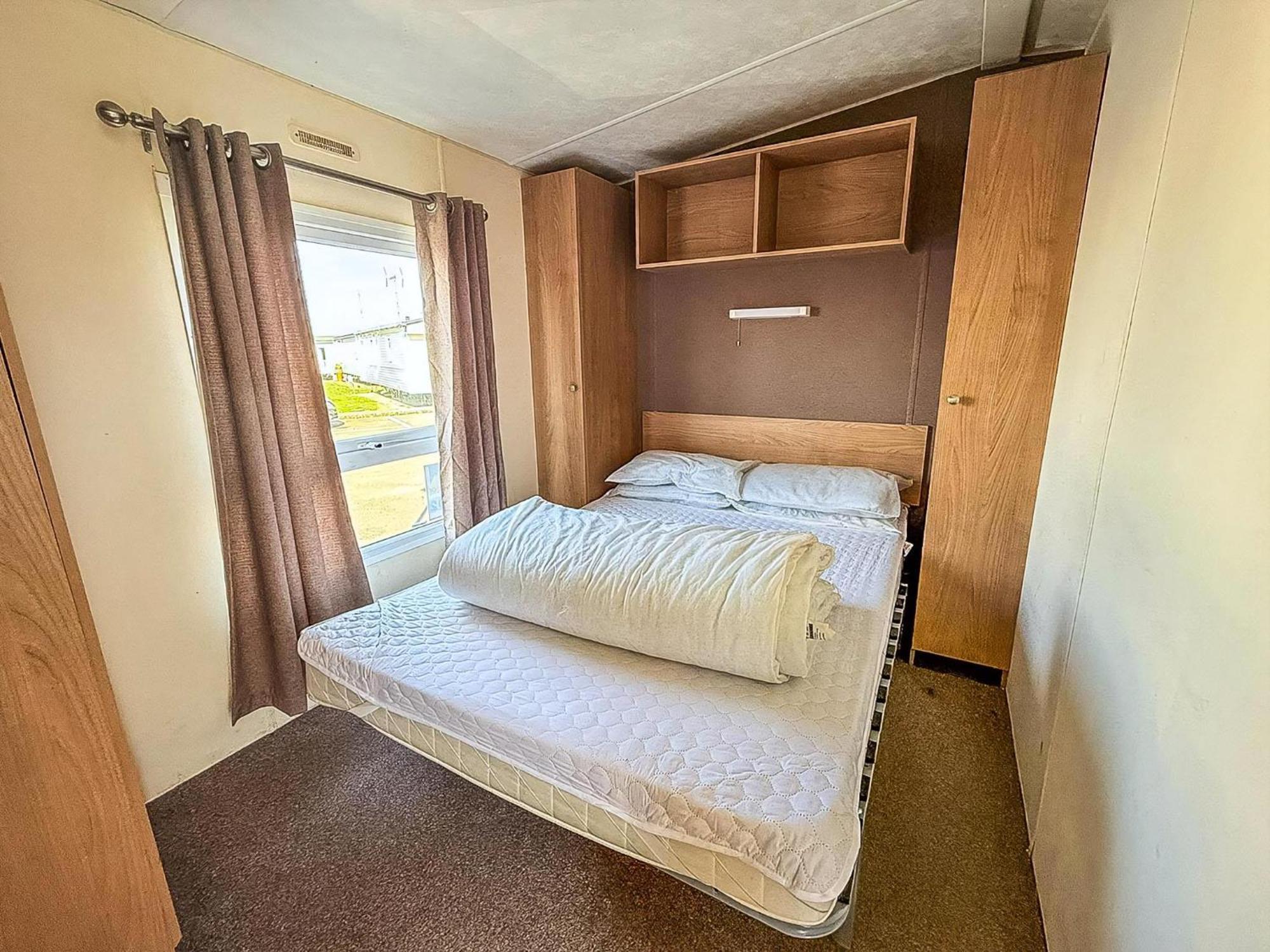 10 Berth Caravan For Hire At Seawick Holiday Park In Essex Ref 27102Sw แคลกตัน-ออน-ซี ภายนอก รูปภาพ