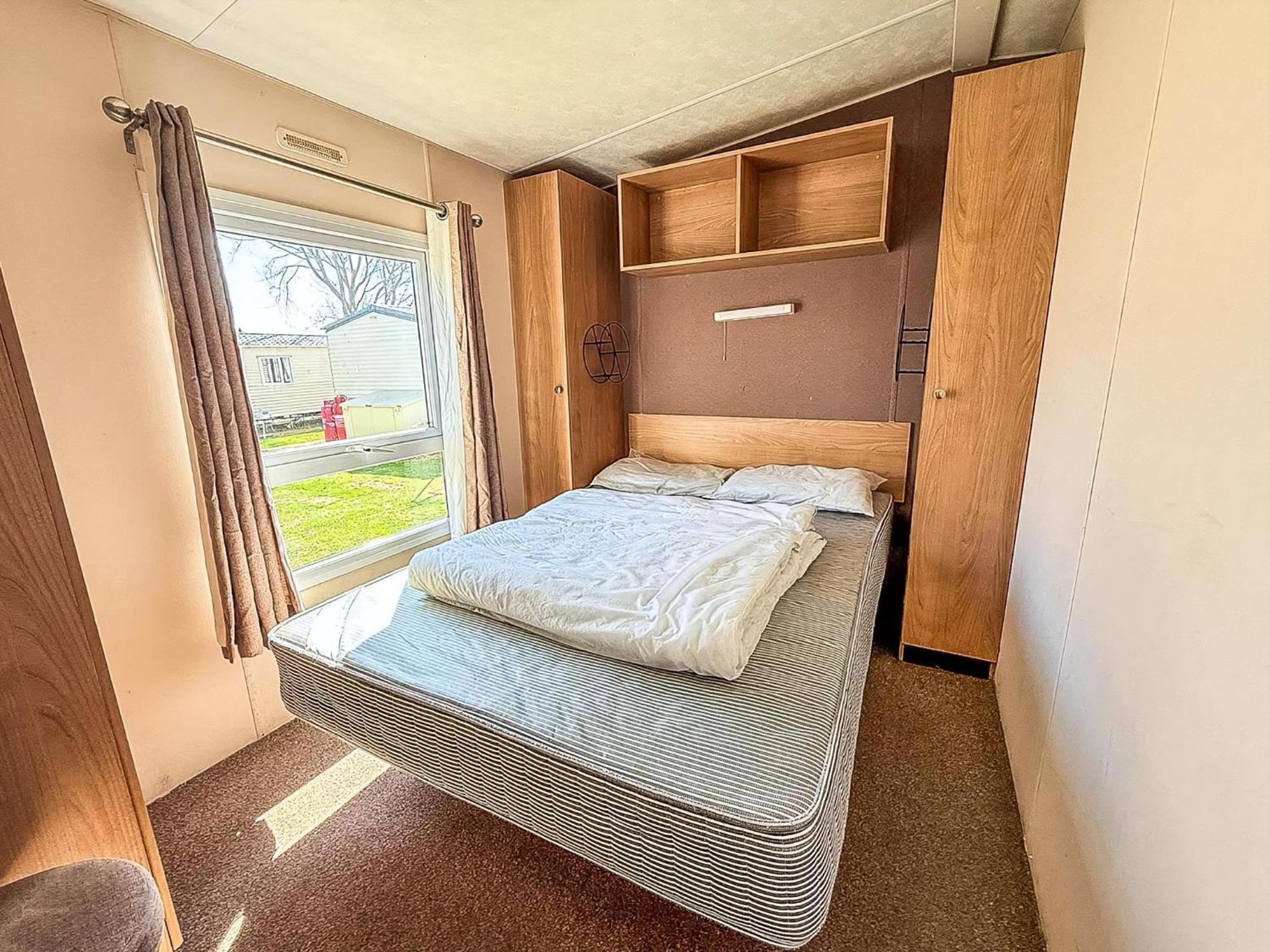 10 Berth Caravan For Hire At Seawick Holiday Park In Essex Ref 27102Sw แคลกตัน-ออน-ซี ภายนอก รูปภาพ