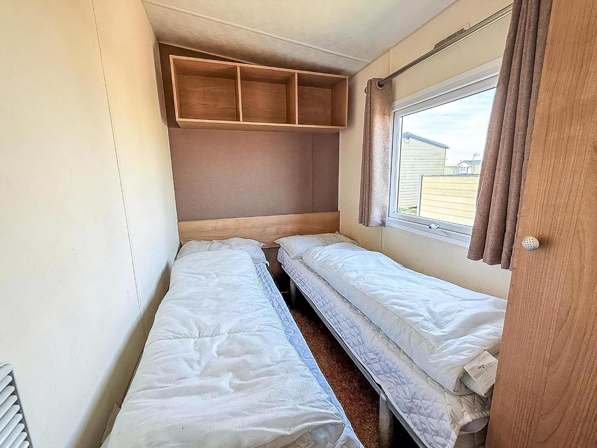 10 Berth Caravan For Hire At Seawick Holiday Park In Essex Ref 27102Sw แคลกตัน-ออน-ซี ภายนอก รูปภาพ
